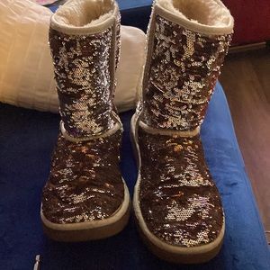 Bronze sequin short, UGG boots